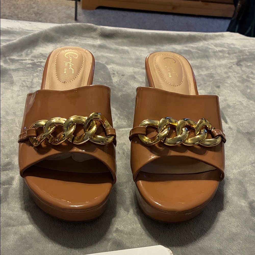 VJH Confort Brown Mules with Gold Chain Accent